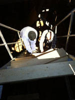 Magnus med färgburkar